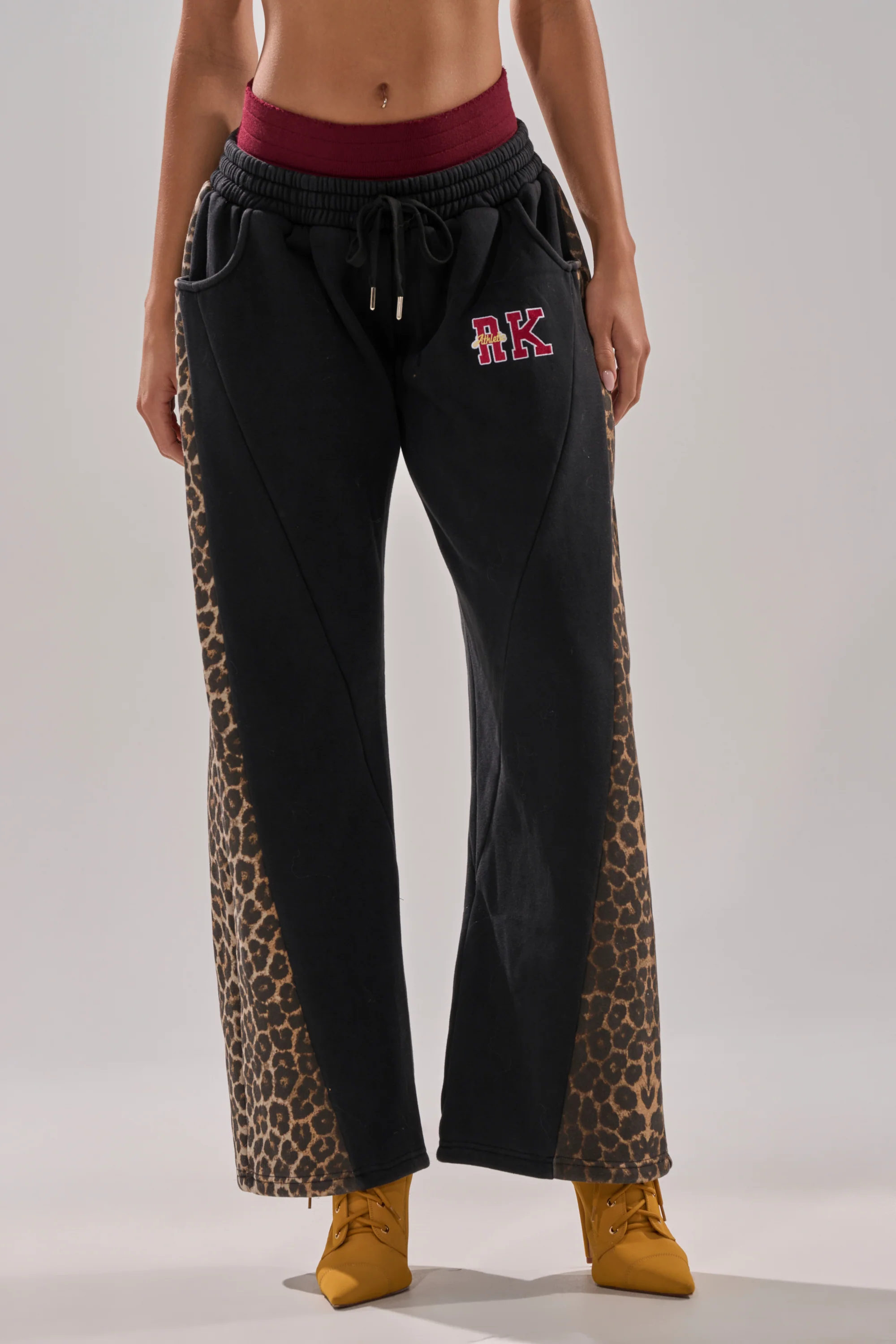 WORLD HOLD ON JOGGER - Image 3