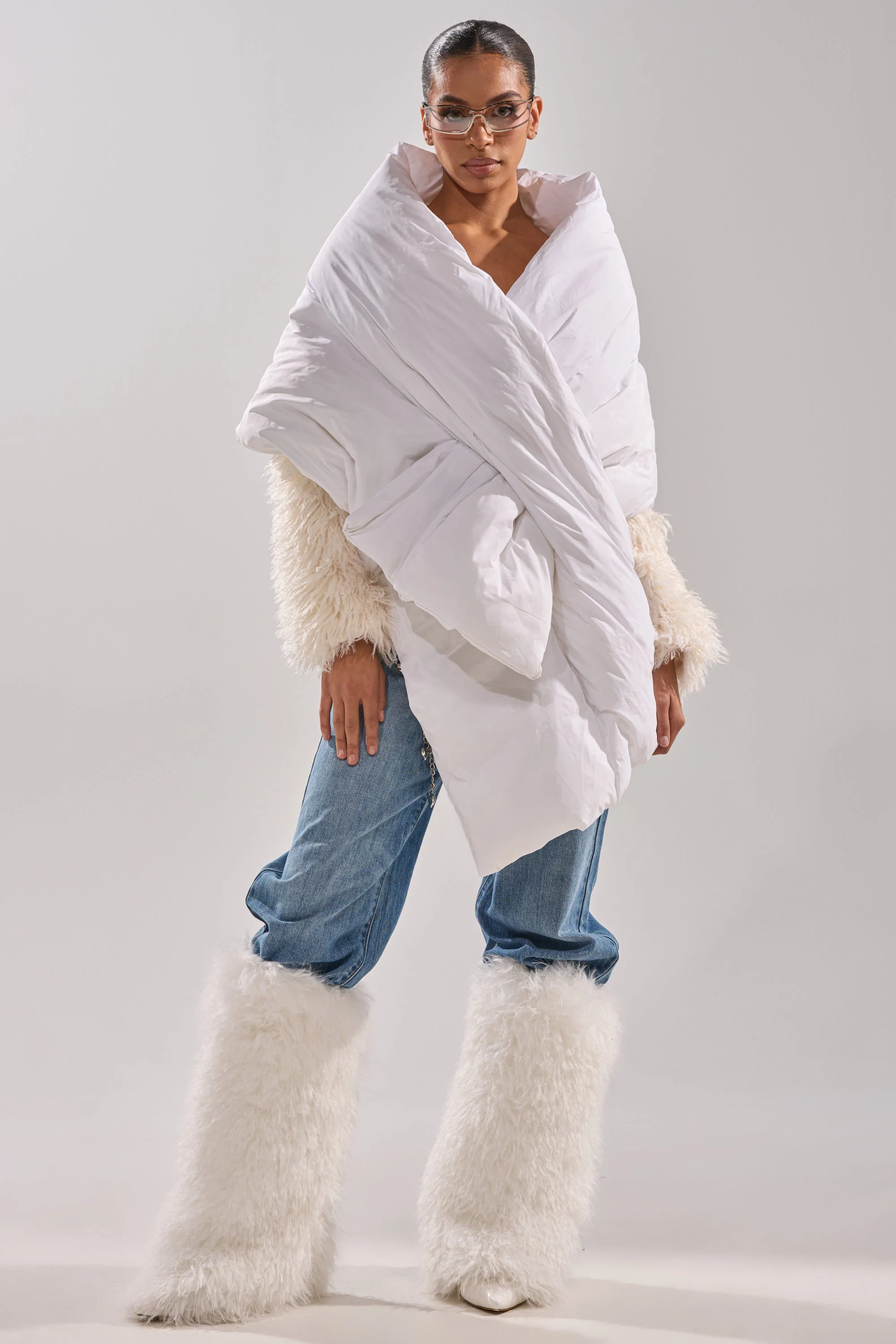 WRAPPED UP PUFFER SCARF IN WHITE - Image 4