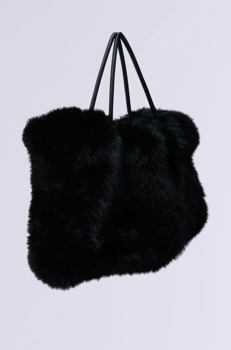 YETI LARGE FAUX FUR TOTE IN BLACK - Image 6