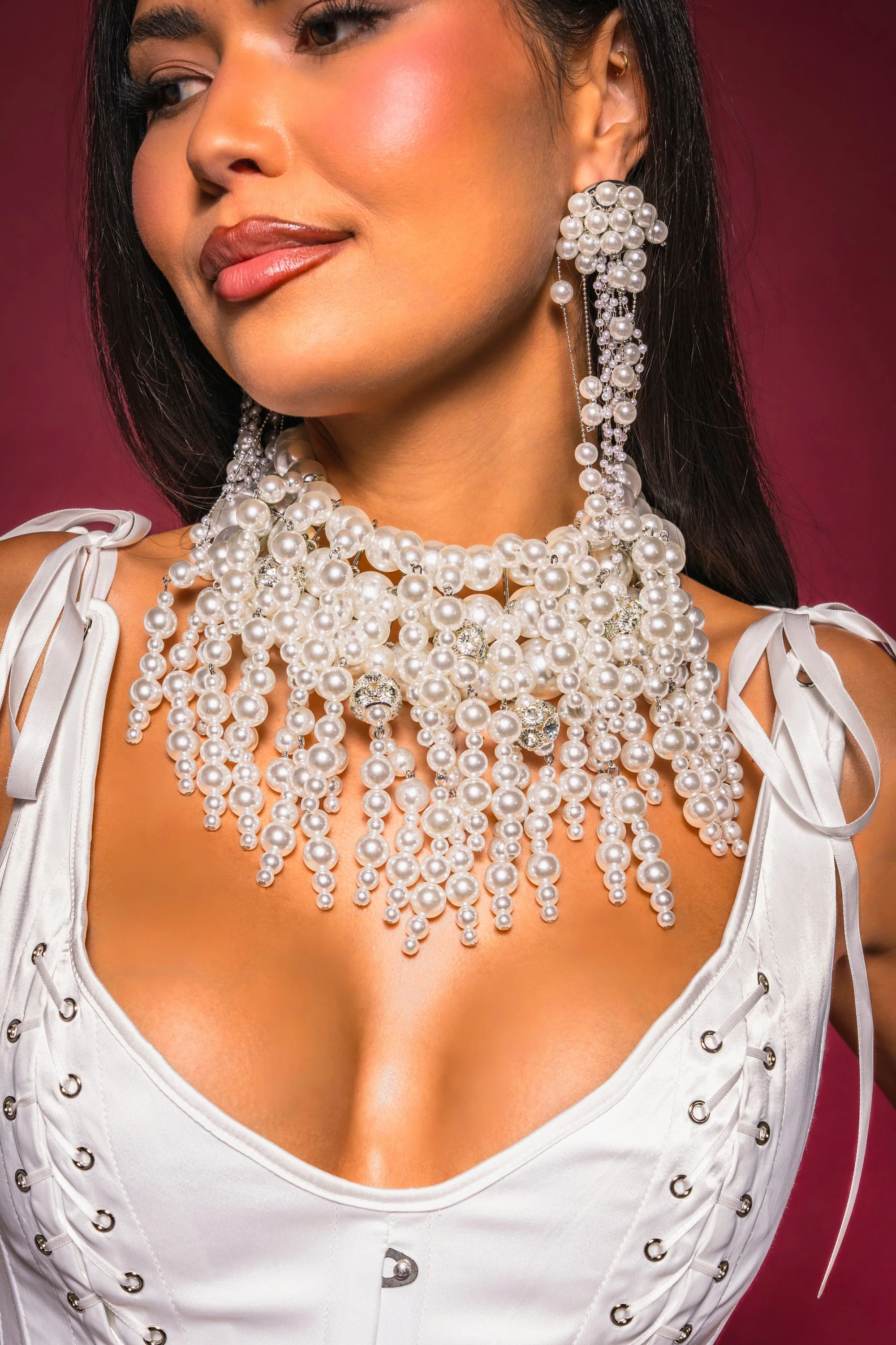YOURS TRULY PEARL STATEMENT NECKLACE - Image 2