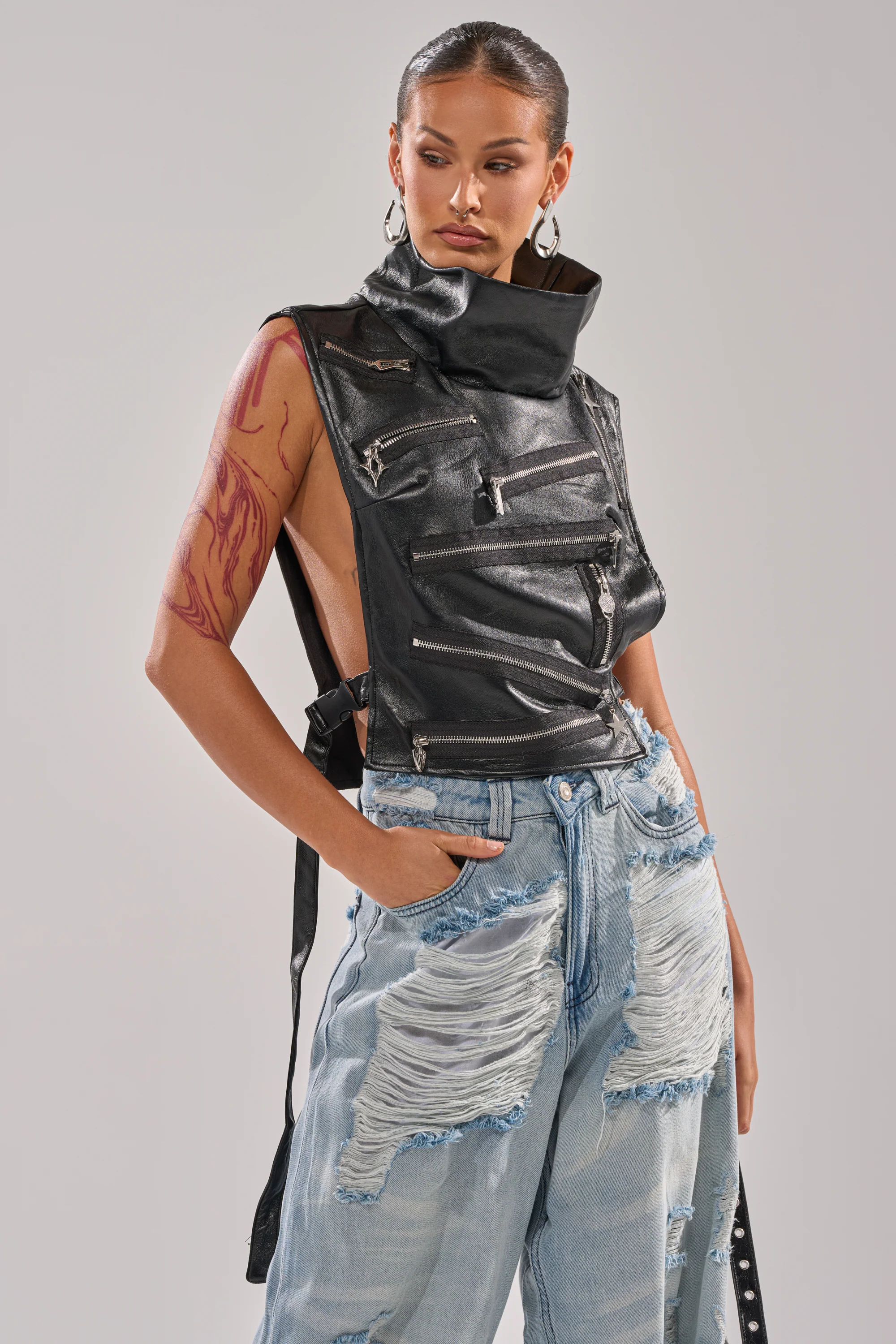 ZIP ME UP TURTLENECK TOP IN BLACK - Image 2