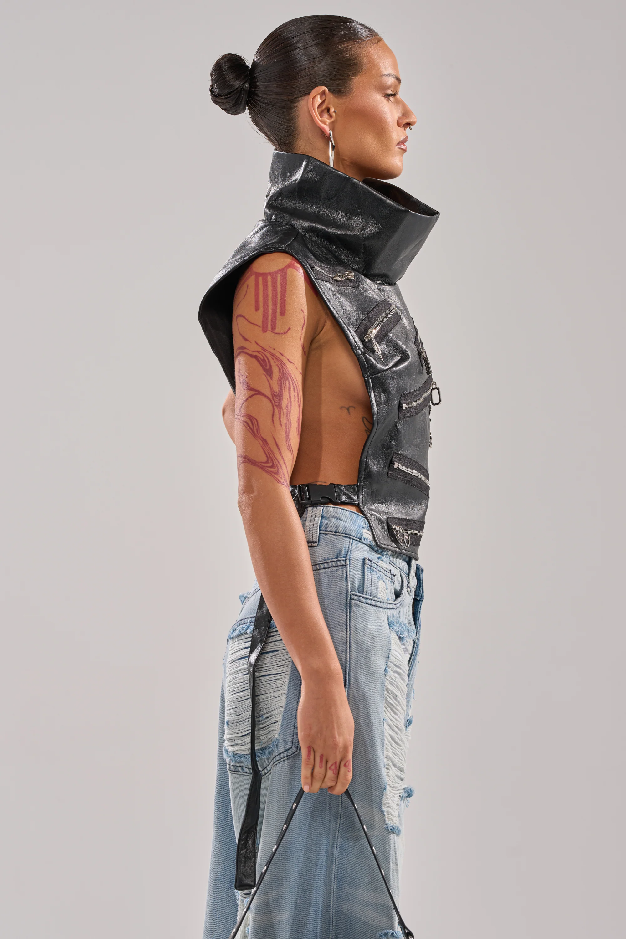 ZIP ME UP TURTLENECK TOP IN BLACK - Image 4