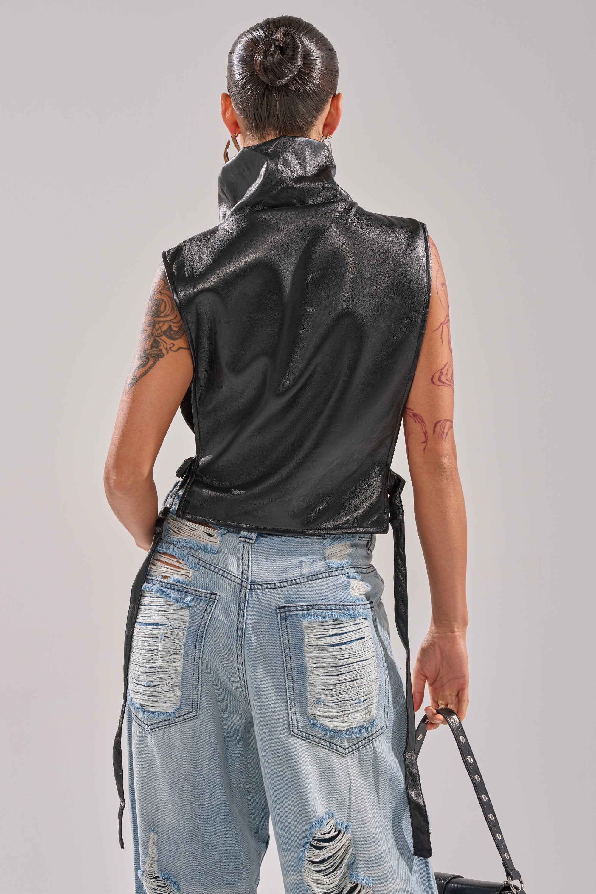 ZIP ME UP TURTLENECK TOP IN BLACK - Image 5